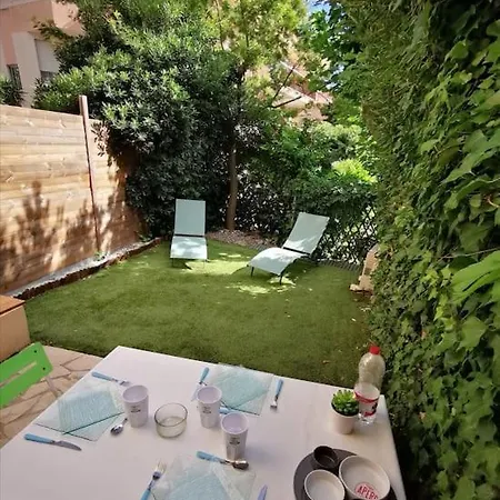 Apartment Rez De Jardin A Sainte-Maxime