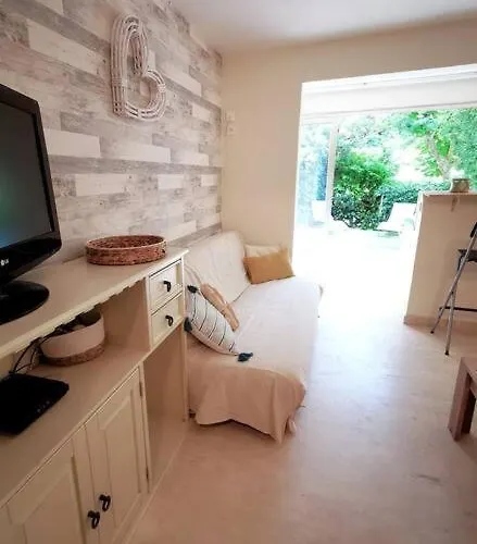 Appartement Rez De Jardin A Sainte-Maxime